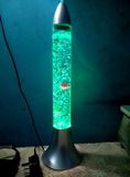 Farebné LED svietiace akvárium s rybičkami