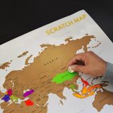 Veľká stieracia mapa sveta-zlatobiela-88x55 cm
