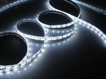 5m nalepovací vodotesný LED pás - studená biela