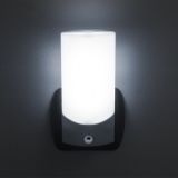 LED nočná lampa so stmievacím senzorom