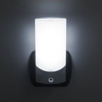 LED nočná lampa so stmievacím senzorom