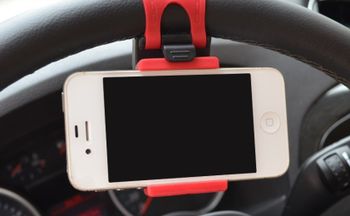 Mini držiak na volant pre smartfón