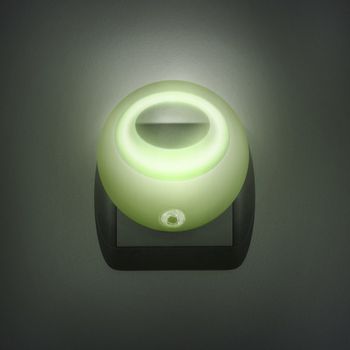Štýlové nočné svetlo so stmievacím senzorom - zelené